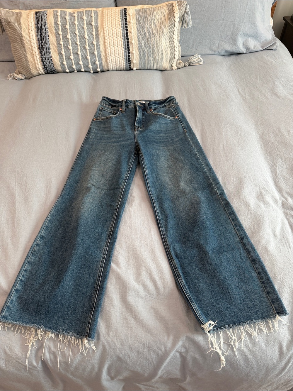 Wide-Leg Frayed Hem Jeans - Blue